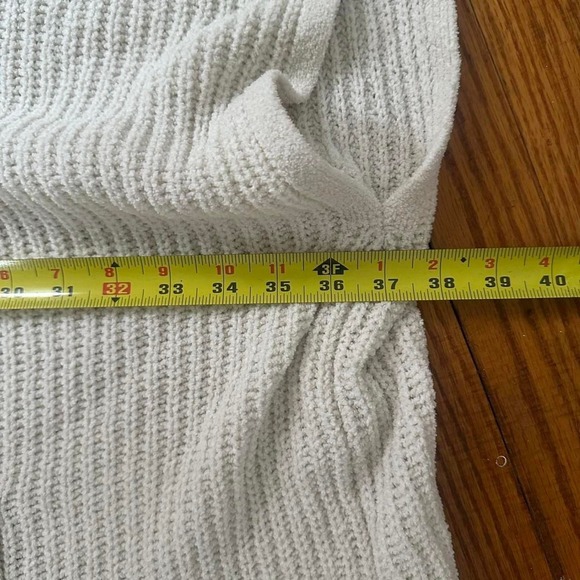 Medium Aerie Women's White and Cream Oversized Jumper - Picture 7 of 8